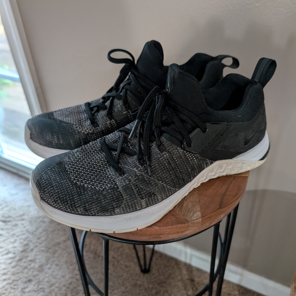 Nike Black and White Athletic Shoes - Picture 1 of 4